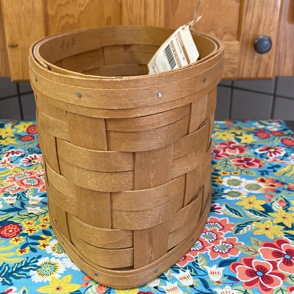 Longaberger 2010 Medium Metropolitan Item #1185239 Oval Basket. NO PROTECTOR. - Picture 4 of 8